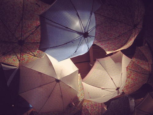 　唯美下雨天图片大全：下雨天我们的故事
