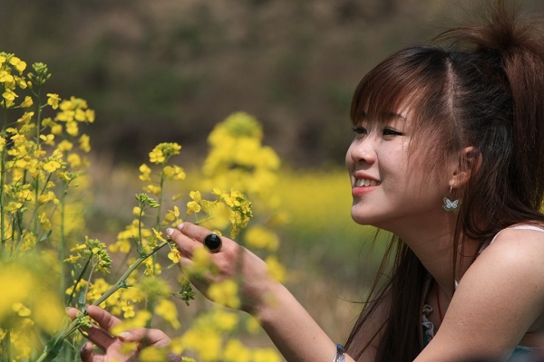 　油菜花：青春是挽不回的水，转眼消失在指尖