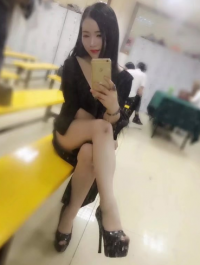 有白领气质的倩倩 性感而且丰满